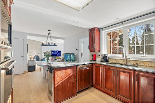Cuisine - 316 London Drive, Beaconsfield, QC - Indoor Photo Showing Kitchen With Double Sink
