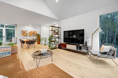 Salon - 1770  - 1772 Rue Du Manège, Sainte-Adèle, QC - Indoor Photo Showing Living Room
