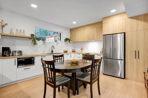 Cuisine - 1770  - 1772 Rue Du Manège, Sainte-Adèle, QC - Indoor