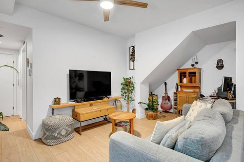 Salon - 1770  - 1772 Rue Du Manège, Sainte-Adèle, QC - Indoor Photo Showing Living Room