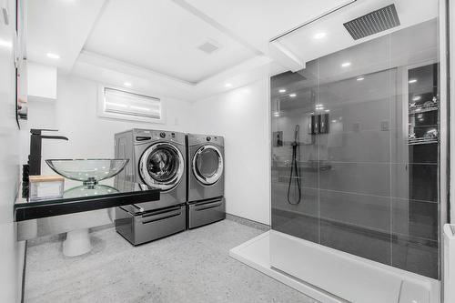 Salle de bains - 160 Rue Charest, L'Assomption, QC - Indoor Photo Showing Laundry Room