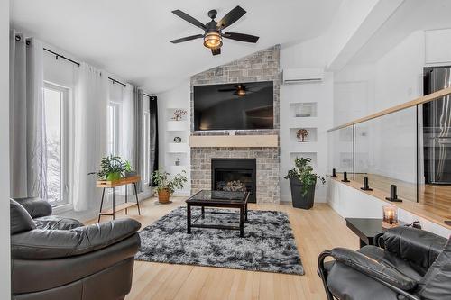 Salon - 160 Rue Charest, L'Assomption, QC - Indoor Photo Showing Living Room With Fireplace