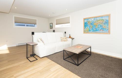 Salle familiale - 744 Rue Paul-Doyon, Boucherville, QC - Indoor Photo Showing Living Room
