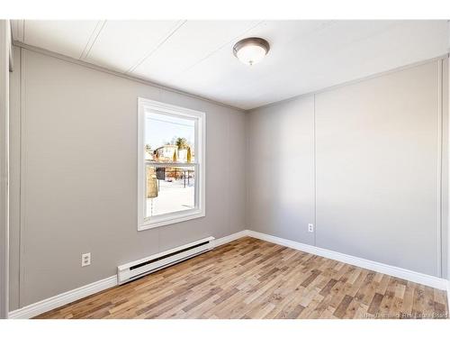 6 Roy St, Lincoln, NB 