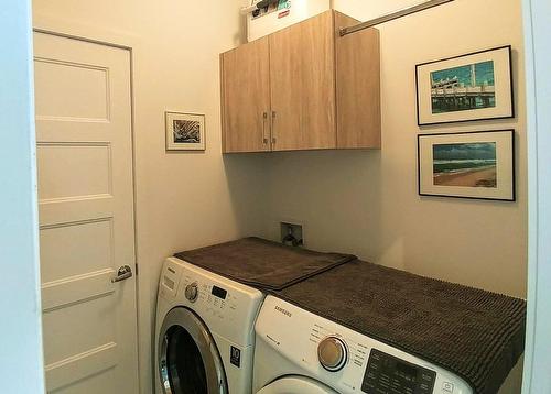 Laundry room - 179 Rue De Toronto, Cowansville, QC - Indoor Photo Showing Laundry Room