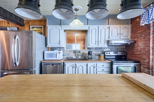 Cuisine - 52 Ch. Charbonneau, Saint-Donat, QC - Indoor Photo Showing Kitchen