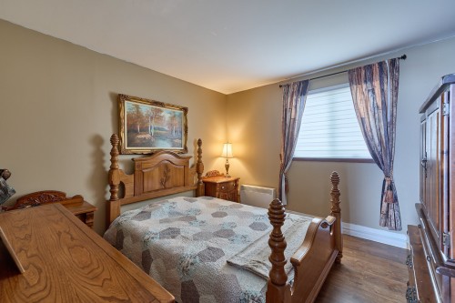 Chambre à coucher principale - 52 Ch. Charbonneau, Saint-Donat, QC - Indoor Photo Showing Dining Room