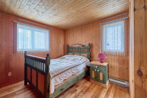 Chambre à coucher - 52 Ch. Charbonneau, Saint-Donat, QC - Indoor Photo Showing Bedroom