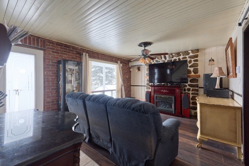 Salon - 52 Ch. Charbonneau, Saint-Donat, QC - Indoor Photo Showing Other Room