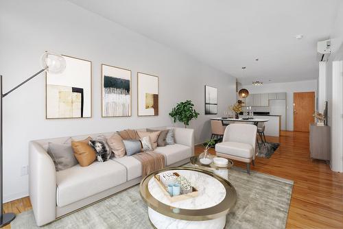 Salon - 201-3775 Rue Ontario E., Montréal (Mercier/Hochelaga-Maisonneuve), QC - Indoor Photo Showing Living Room
