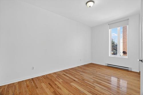 Chambre à coucher - 201-3775 Rue Ontario E., Montréal (Mercier/Hochelaga-Maisonneuve), QC - Indoor Photo Showing Other Room