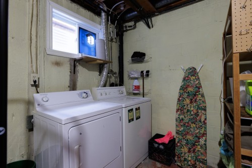 Salle de lavage - 409 Rue Bruce, Kirkland, QC - Indoor Photo Showing Laundry Room