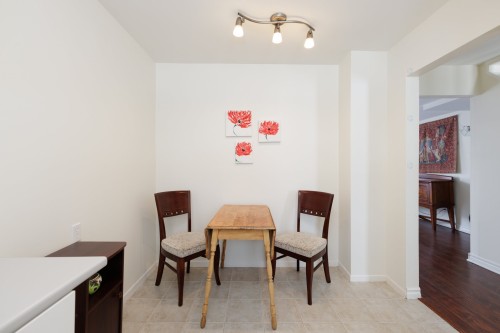 Coin-repas - 409 Rue Bruce, Kirkland, QC - Indoor