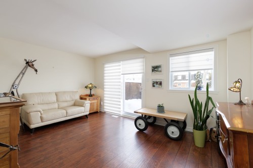 Salon - 409 Rue Bruce, Kirkland, QC - Indoor Photo Showing Living Room