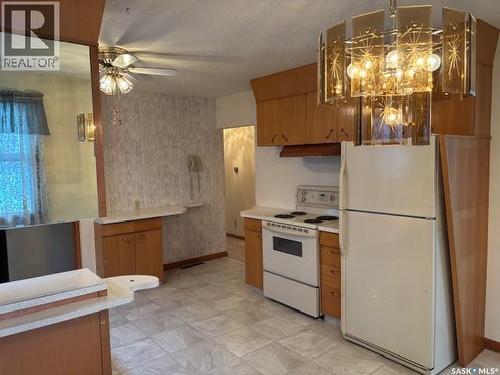 706 Balmoral Street, Saskatoon, SK - Indoor Photo Showing Kitchen