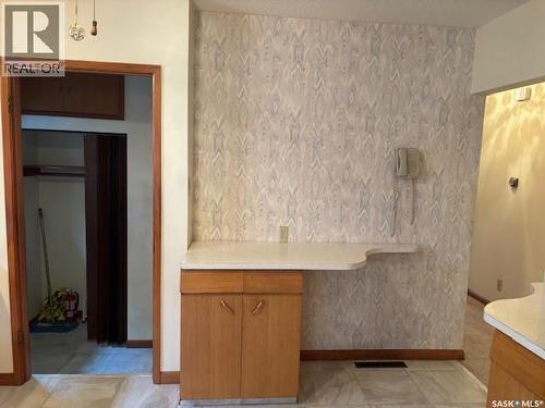 706 Balmoral Street, Saskatoon, SK - Indoor Photo Showing Other Room
