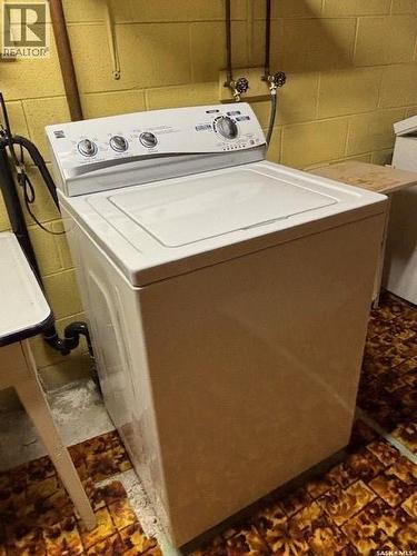 706 Balmoral Street, Saskatoon, SK - Indoor Photo Showing Laundry Room