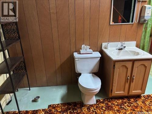 706 Balmoral Street, Saskatoon, SK - Indoor Photo Showing Bathroom