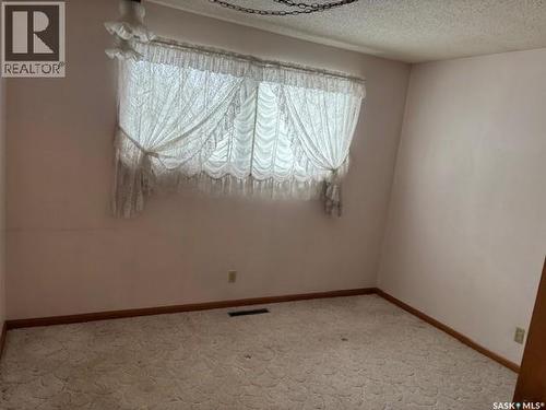 706 Balmoral Street, Saskatoon, SK - Indoor Photo Showing Other Room