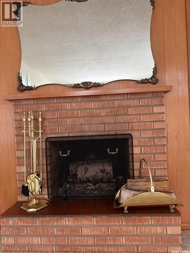 706 Balmoral Street, Saskatoon, SK - Indoor Photo Showing Living Room With Fireplace