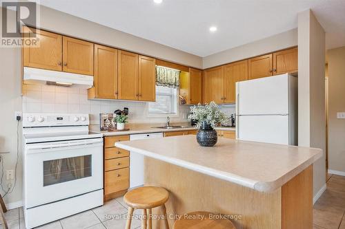 347 Starwood Drive, Guelph (Grange Road), ON - Indoor Photo Showing Kitchen