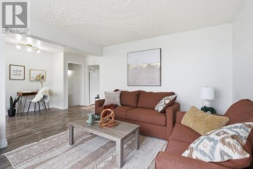 298 Hampton Rd, Sault Ste. Marie, ON - Indoor Photo Showing Living Room
