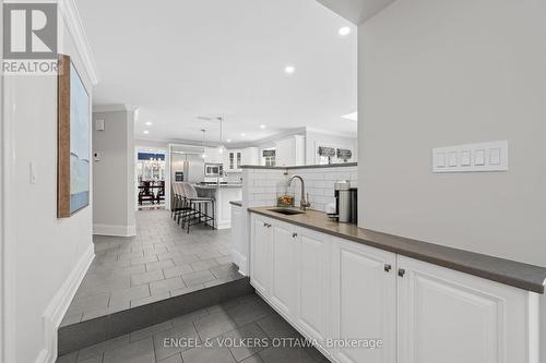 2 Eagle Chase Court, Ottawa, ON - Indoor