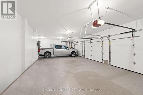 2 Eagle Chase Court, Ottawa, ON - Indoor Photo Showing Garage