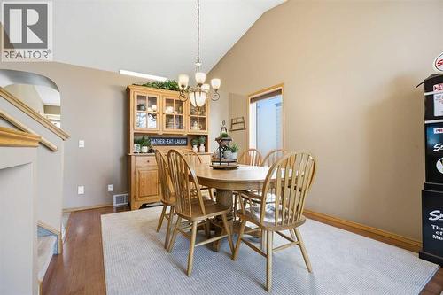 940 Citadel Drive Nw, Calgary, AB - Indoor Photo Showing Dining Room