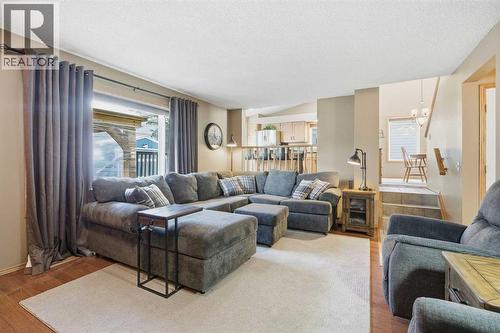940 Citadel Drive Nw, Calgary, AB - Indoor Photo Showing Living Room