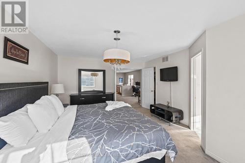 Light fixture above & en suite bathroom. - 20 Fieldberry Private, Ottawa, ON - Indoor Photo Showing Bedroom