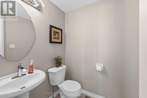 Front hall 2 pc powder room. - 20 Fieldberry Private, Ottawa, ON - Indoor Photo Showing Bathroom