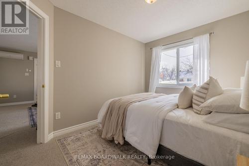 206 Oak Leaf Private, Ottawa, ON - Indoor Photo Showing Bedroom