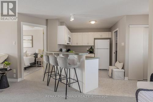 206 Oak Leaf Private, Ottawa, ON - Indoor Photo Showing Kitchen