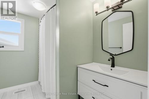 66A - 1460 Garth Street, Hamilton, ON - Indoor Photo Showing Bathroom