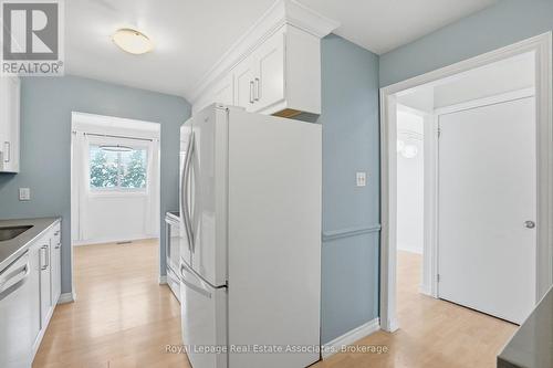 66A - 1460 Garth Street, Hamilton, ON - Indoor Photo Showing Kitchen