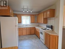 plenty of cabinets - 