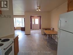 Nice open concept living - 