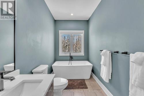 1070 Four Mile Lake Road, North Bay (Airport), ON - Indoor Photo Showing Bathroom