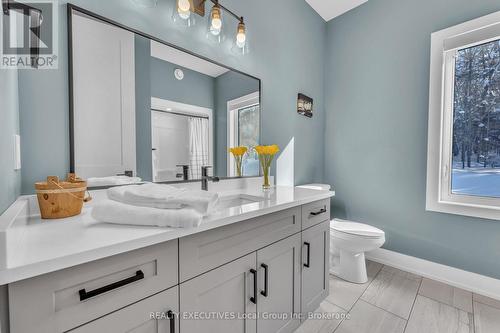 1070 Four Mile Lake Road, North Bay (Airport), ON - Indoor Photo Showing Bathroom