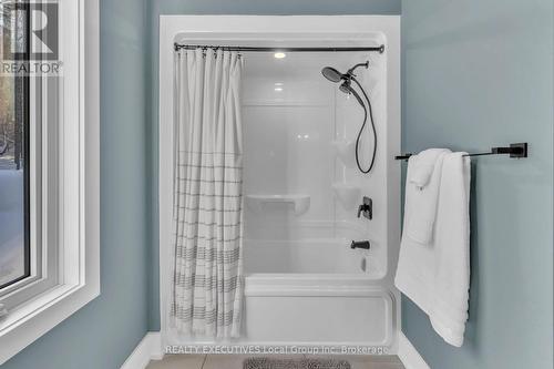 1070 Four Mile Lake Road, North Bay (Airport), ON - Indoor Photo Showing Bathroom