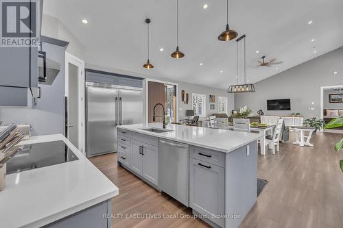 1070 Four Mile Lake Road, North Bay (Airport), ON - Indoor Photo Showing Kitchen With Upgraded Kitchen