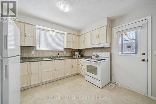 581 Grandview Street S, Oshawa (Donevan), ON - Indoor Photo Showing Kitchen With Double Sink