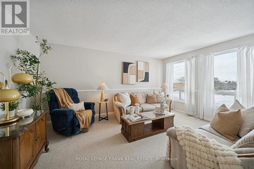 581 Grandview Street S, Oshawa (Donevan), ON - Indoor Photo Showing Living Room