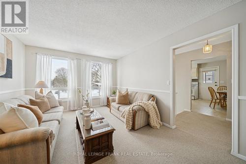 581 Grandview Street S, Oshawa (Donevan), ON - Indoor Photo Showing Living Room