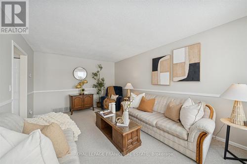 581 Grandview Street S, Oshawa (Donevan), ON - Indoor Photo Showing Living Room