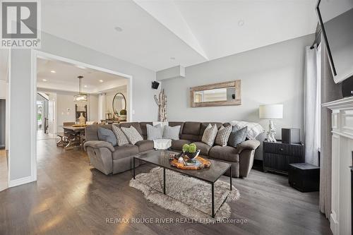 42 Doctor Archer Drive, Scugog (Port Perry), ON - Indoor Photo Showing Living Room