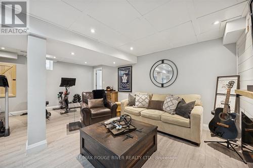 42 Doctor Archer Drive, Scugog (Port Perry), ON - Indoor Photo Showing Living Room