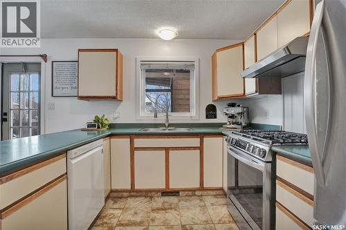 507 Wilkinson Crescent, Saskatoon, SK - Indoor Photo Showing Kitchen With Double Sink