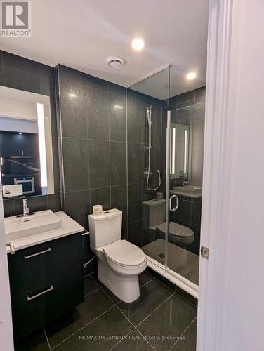 2006 - 10 Inn On The Park Drive, Toronto, ON - Indoor Photo Showing Bathroom